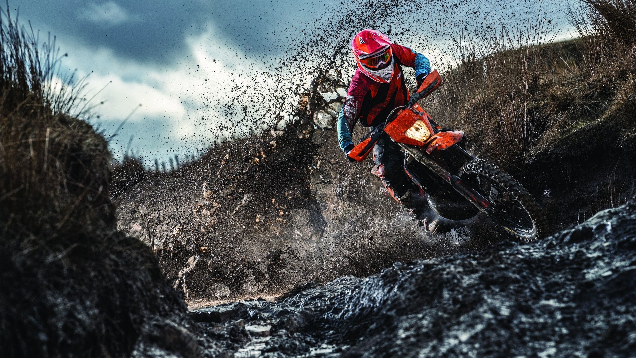 kaiyun体育综合-Messaoudi 擅长进攻与防守，身高 215cm 驱动队伍节奏，messi球员